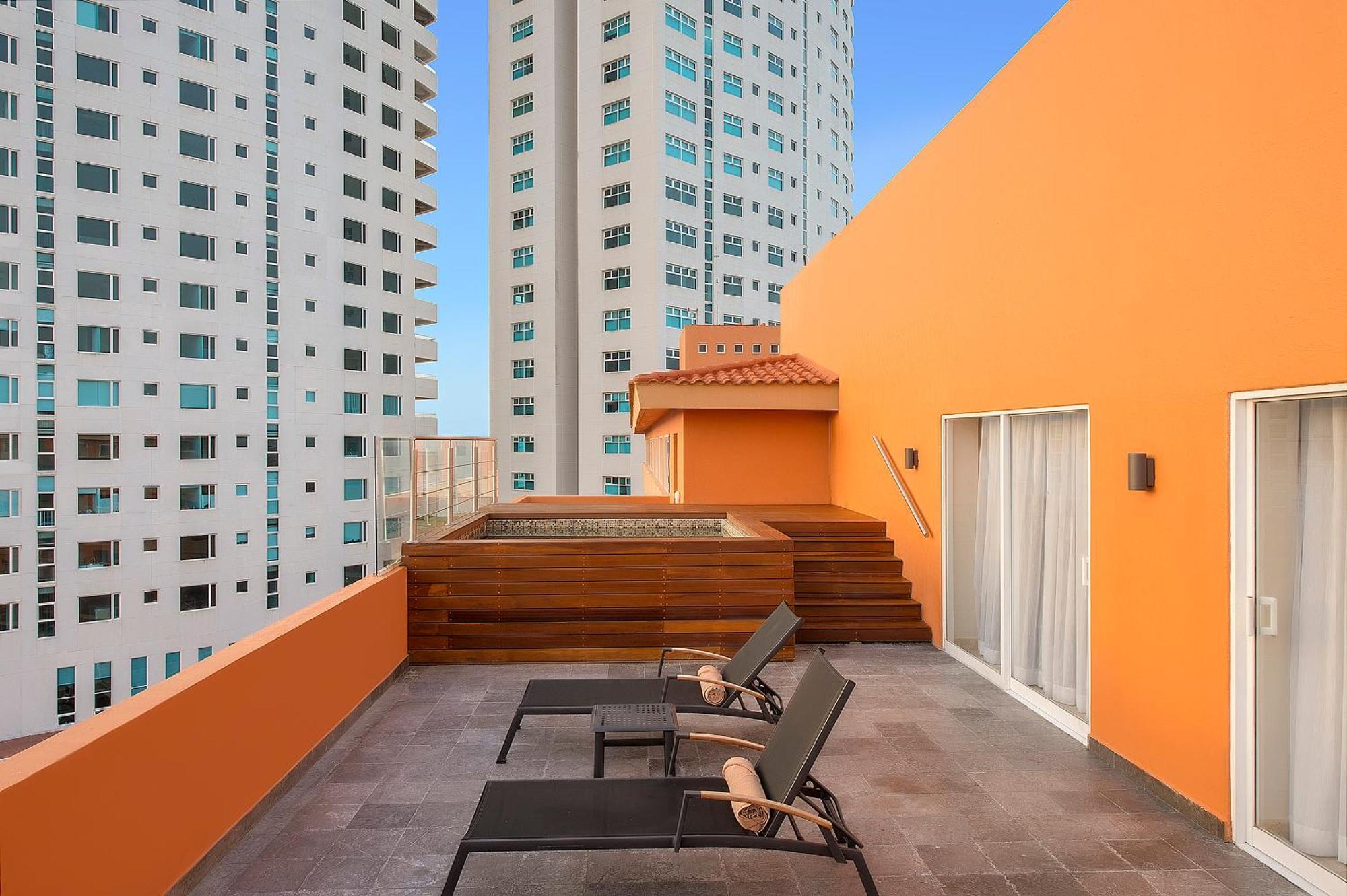 그랜드 피에스타 아메리카나 베라크루스 호텔 베라크루즈 외부 사진 Rooftop pool at the hotel